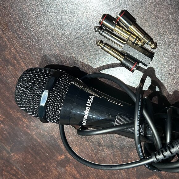 Karaoke USA Dynamic Microphone + Adapter Jacks - Picture 2 of 2